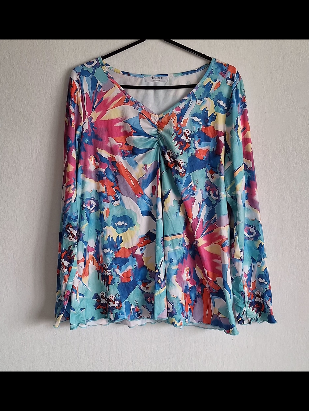 Ekouaer Watercolor Floral Flowy Top NWOT Boho V-Neck Long Sleeve Size L